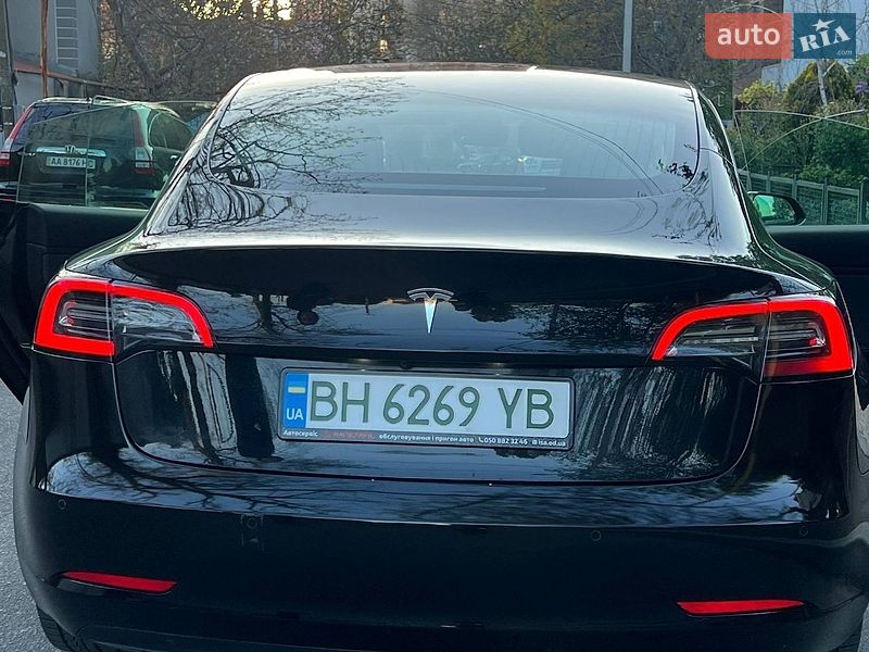 Седан Tesla Model 3 2019 в Одесі