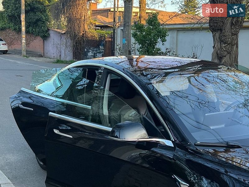 Седан Tesla Model 3 2019 в Одесі