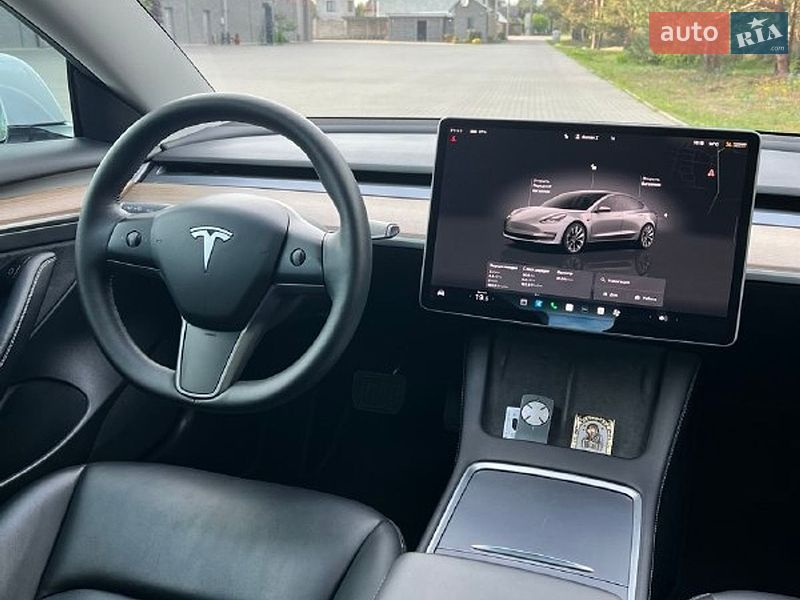 Седан Tesla Model 3 2022 в Костополе