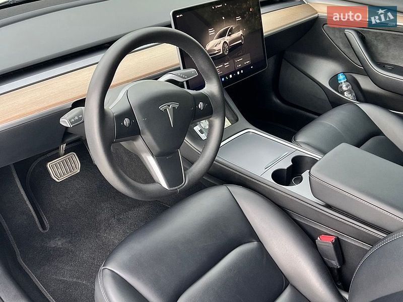 Седан Tesla Model 3 2022 в Костополе