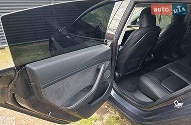 Седан Tesla Model 3 2023 в Львові