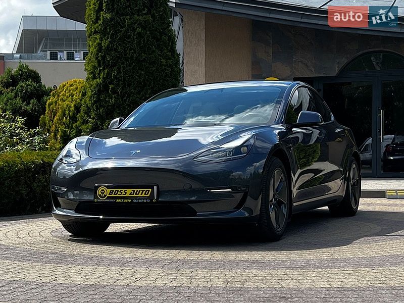 Седан Tesla Model 3 2022 в Львове