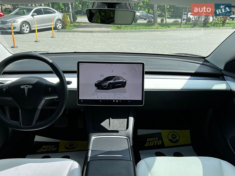Седан Tesla Model 3 2022 в Львове