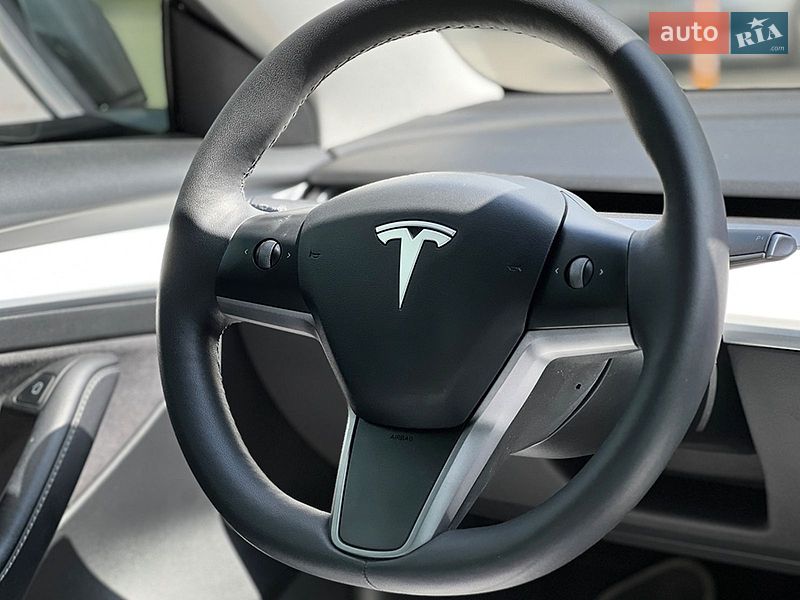 Седан Tesla Model 3 2022 в Львове