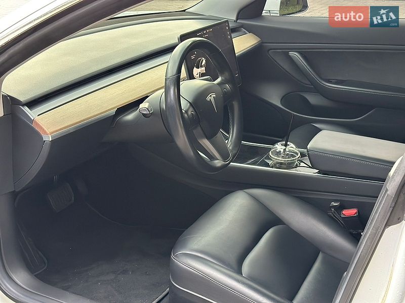 Седан Tesla Model 3 2018 в Кременчуці