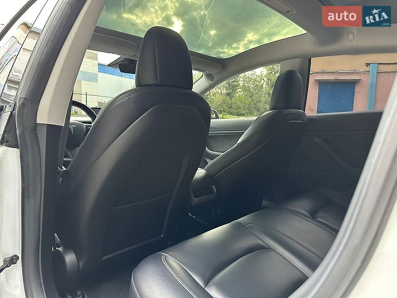 Седан Tesla Model 3 2018 в Кременчуці