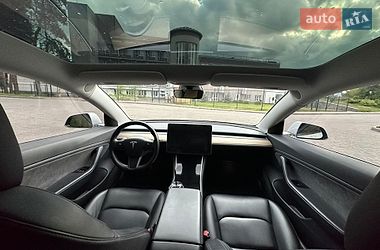 Седан Tesla Model 3 2018 в Кременчуці