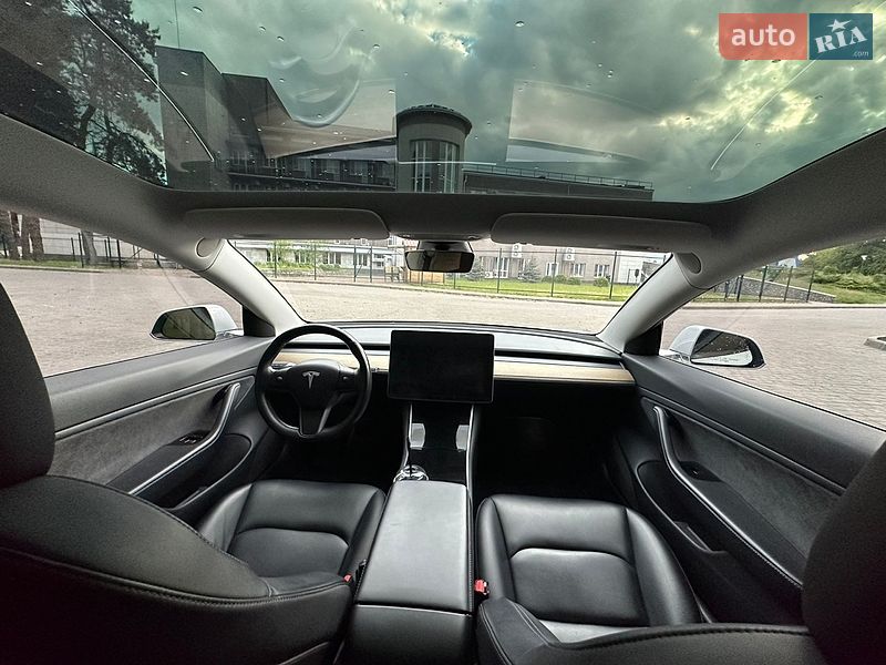 Седан Tesla Model 3 2018 в Кременчуці