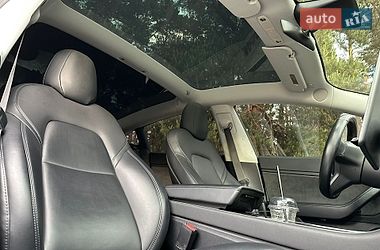 Седан Tesla Model 3 2018 в Кременчуці