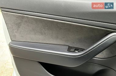 Седан Tesla Model 3 2018 в Кременчуці