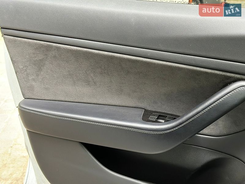 Седан Tesla Model 3 2018 в Кременчуці