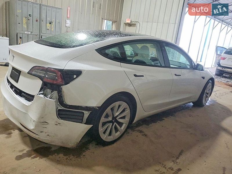 Седан Tesla Model 3 2021 в Львові