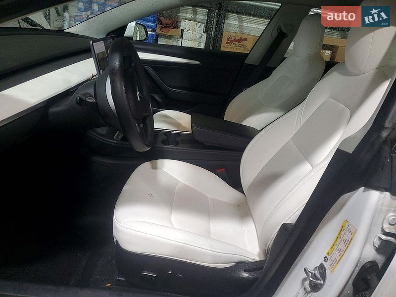 Седан Tesla Model 3 2021 в Львові