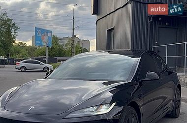 Седан Tesla Model 3 2024 в Чернигове