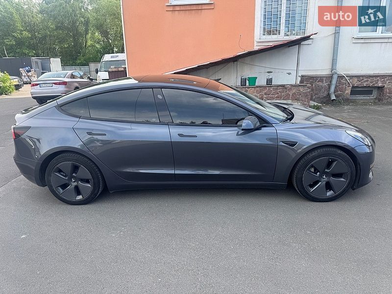 Седан Tesla Model 3 2022 в Киеве