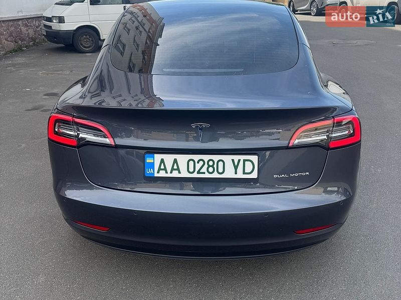 Седан Tesla Model 3 2022 в Киеве