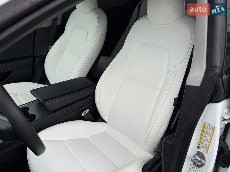 Седан Tesla Model 3 2022 в Броварах