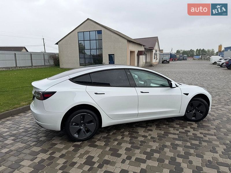 Седан Tesla Model 3 2022 в Броварах