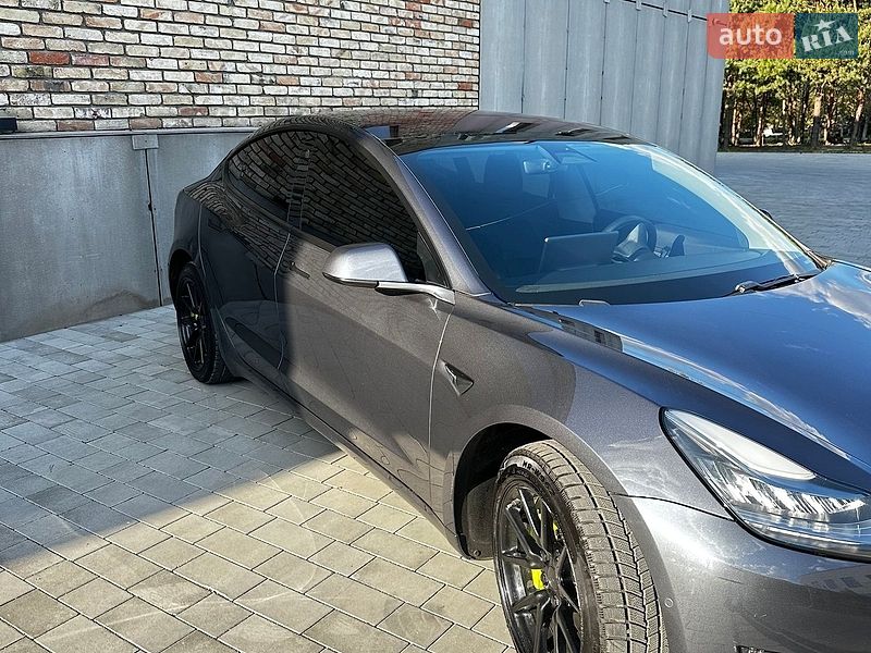 Седан Tesla Model 3 2018 в Луцке