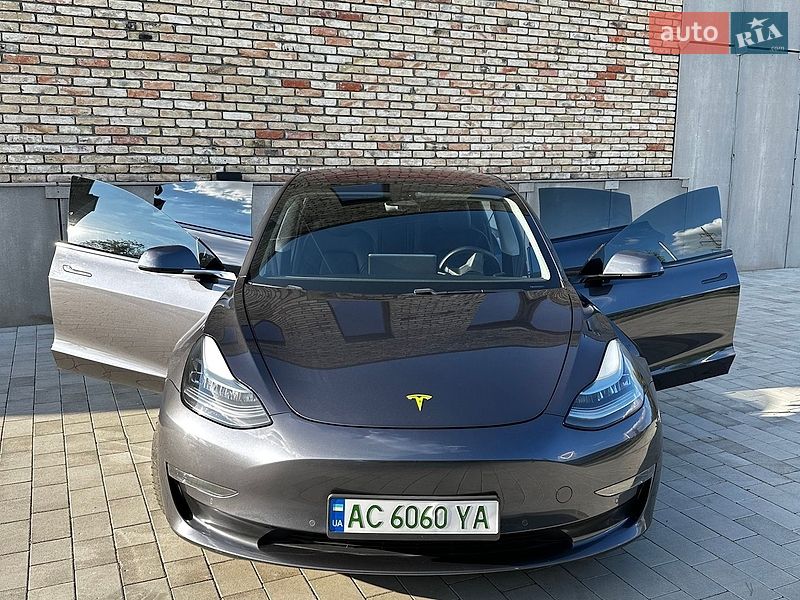 Седан Tesla Model 3 2018 в Луцке