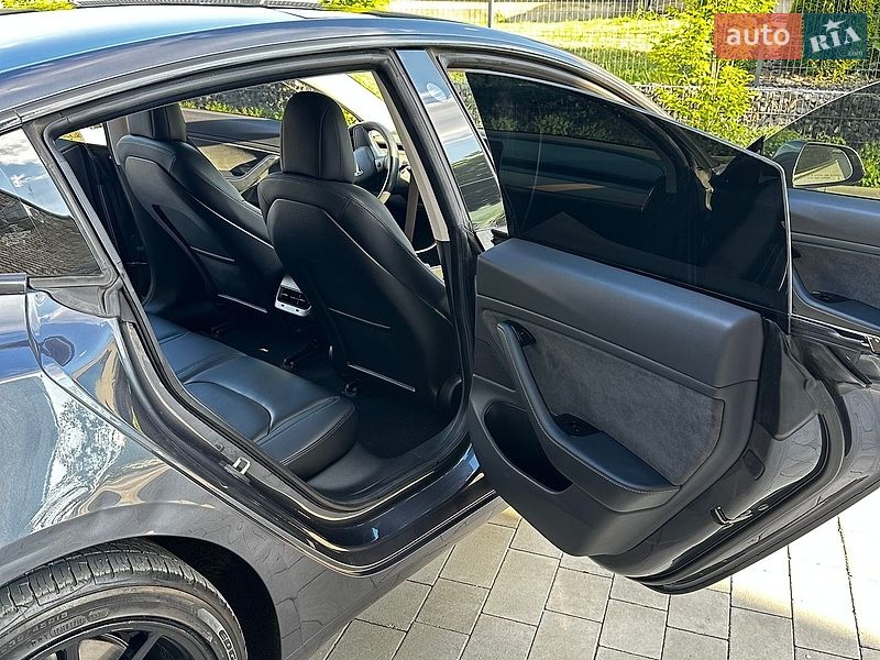 Седан Tesla Model 3 2018 в Луцке