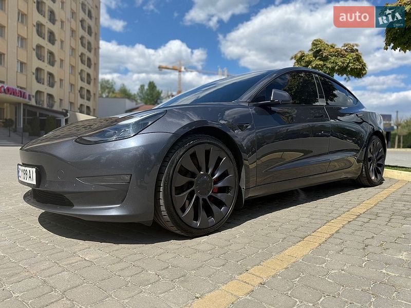 Седан Tesla Model 3 2021 в Львові