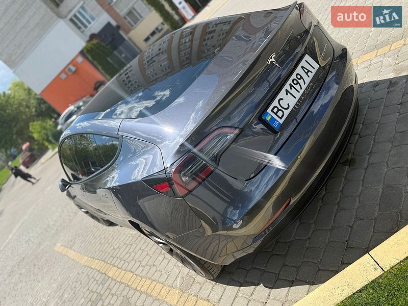 Седан Tesla Model 3 2021 в Львові