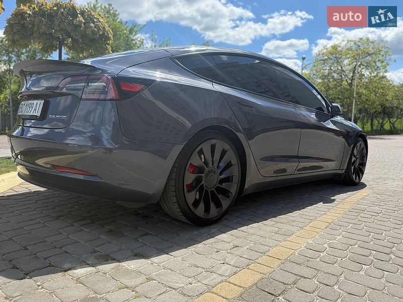 Седан Tesla Model 3 2021 в Львові