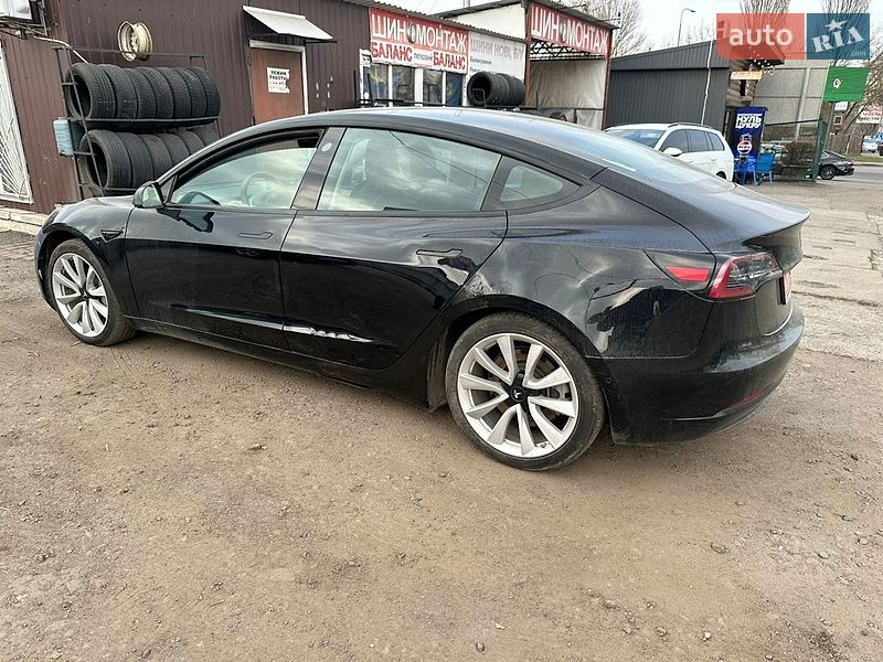Седан Tesla Model 3 2022 в Києві