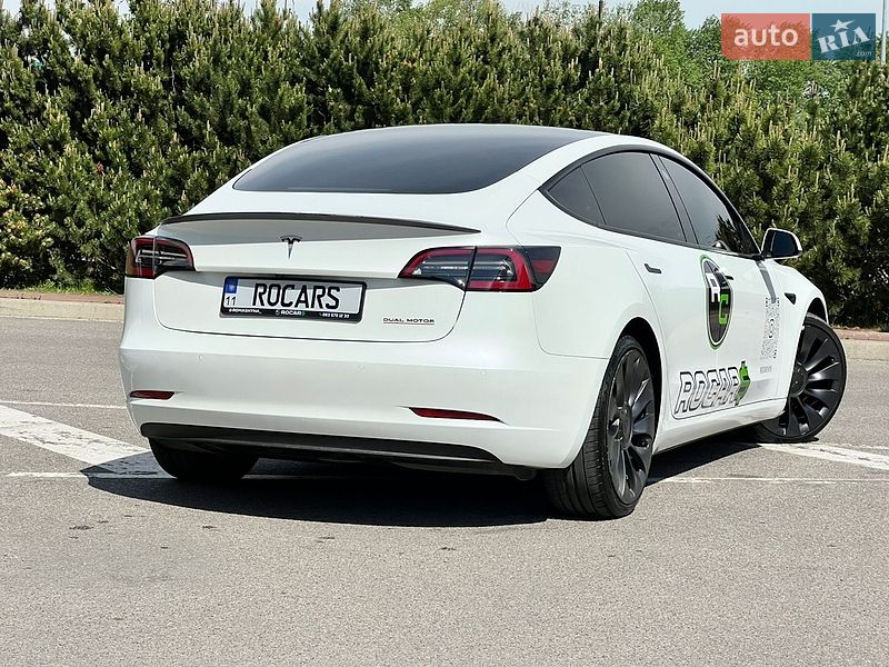Седан Tesla Model 3 2022 в Киеве