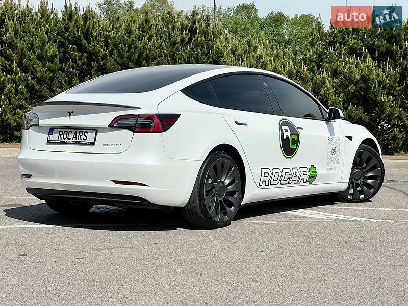 Седан Tesla Model 3 2022 в Киеве