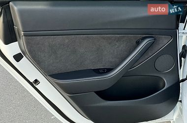 Седан Tesla Model 3 2022 в Киеве