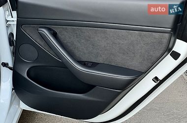 Седан Tesla Model 3 2022 в Киеве
