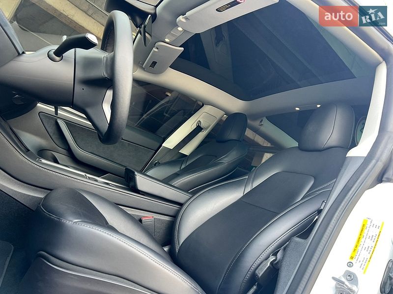 Седан Tesla Model 3 2022 в Киеве