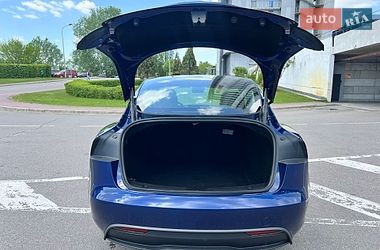 Седан Tesla Model 3 2024 в Киеве