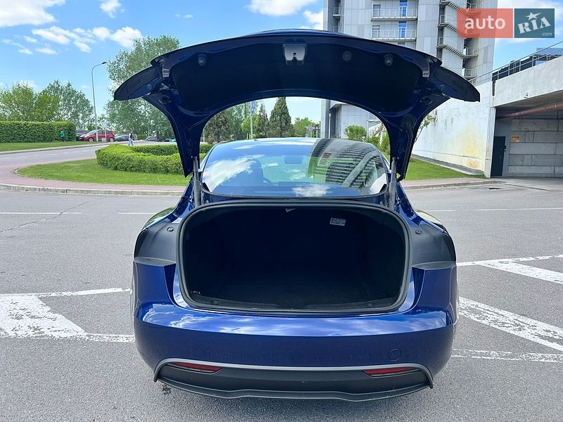 Седан Tesla Model 3 2024 в Киеве