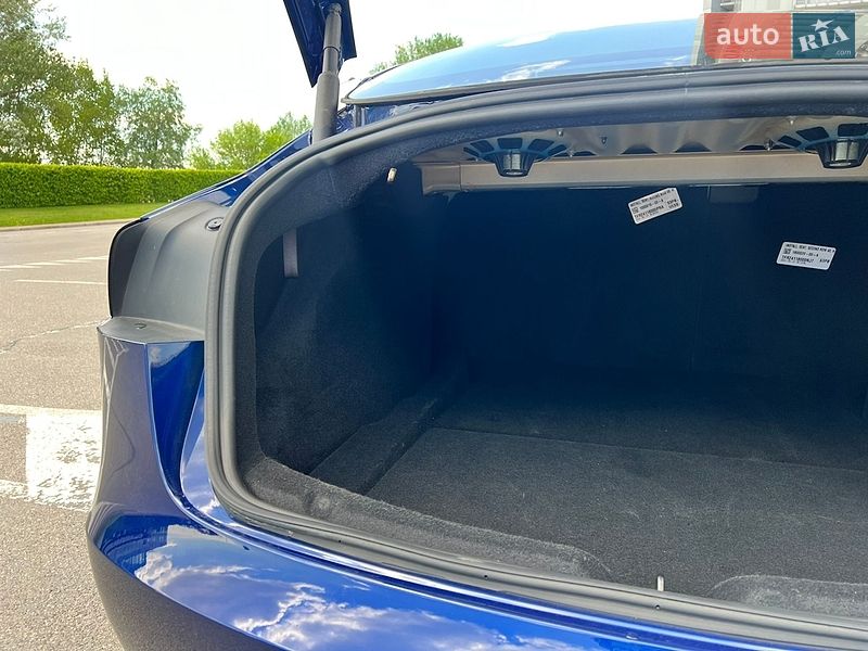 Седан Tesla Model 3 2024 в Киеве