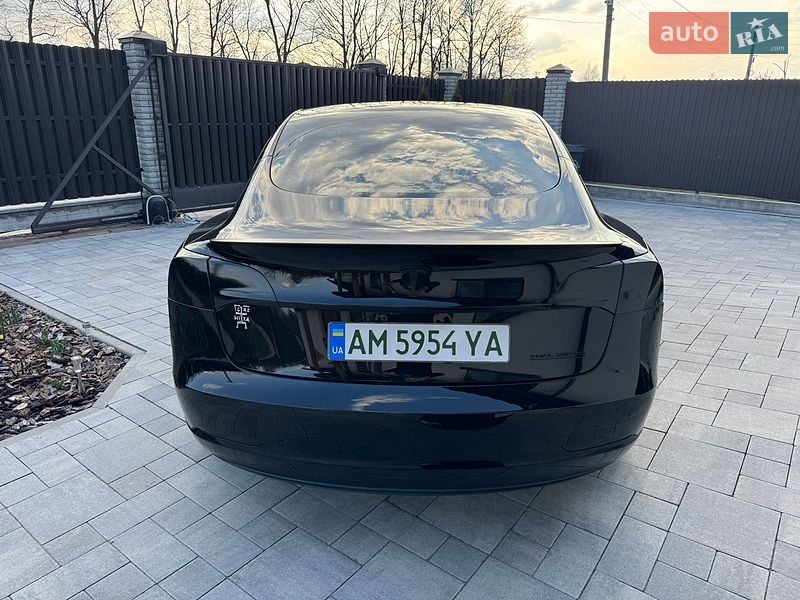 Седан Tesla Model 3 2023 в Житомирі