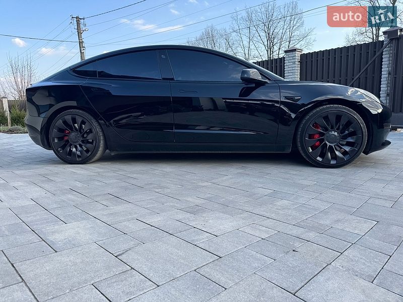 Седан Tesla Model 3 2023 в Житомирі