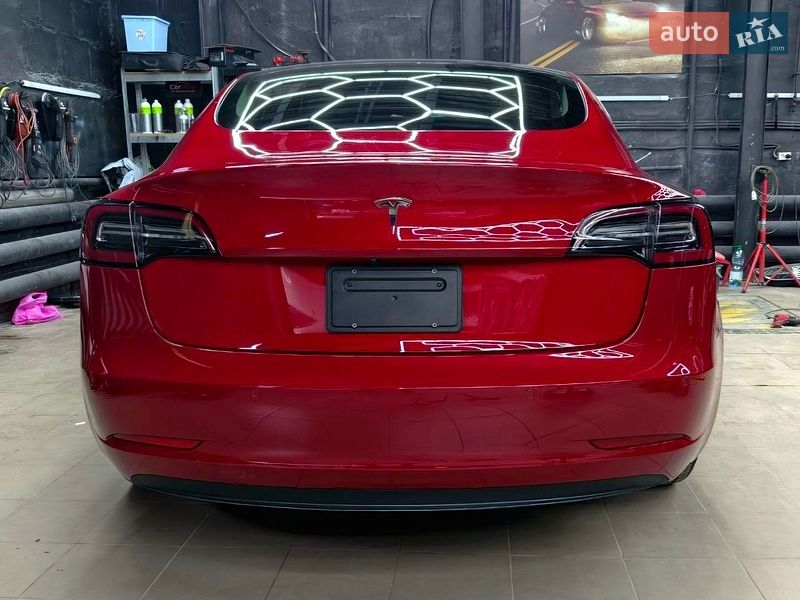 Седан Tesla Model 3 2022 в Вишгороді