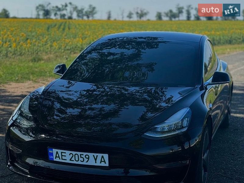 Седан Tesla Model 3 2019 в Киеве