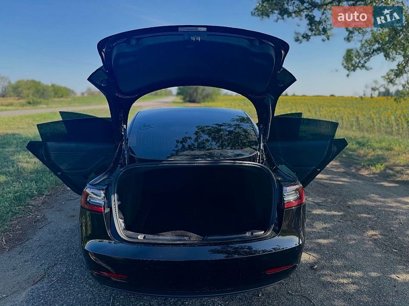 Седан Tesla Model 3 2019 в Киеве
