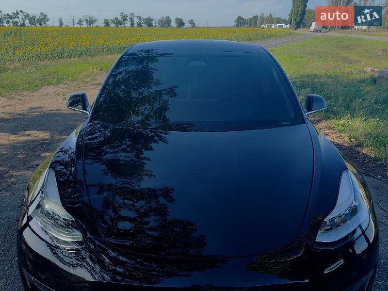 Седан Tesla Model 3 2019 в Киеве