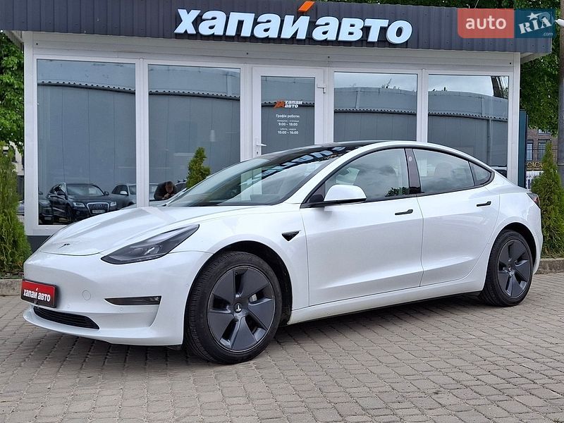 Седан Tesla Model 3 2021 в Львове