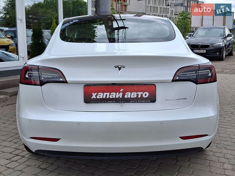 Седан Tesla Model 3 2021 в Львове