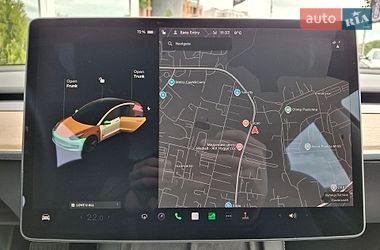 Седан Tesla Model 3 2021 в Львове