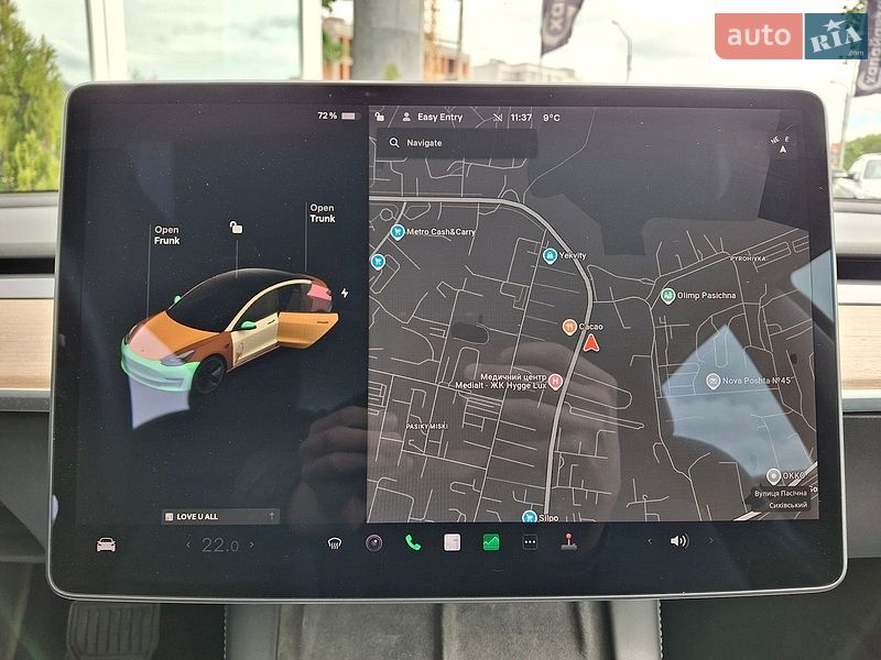Седан Tesla Model 3 2021 в Львове
