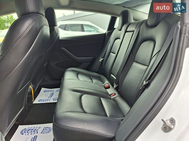 Седан Tesla Model 3 2021 в Львове