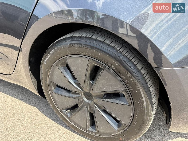 Седан Tesla Model 3 2025 в Рівному
