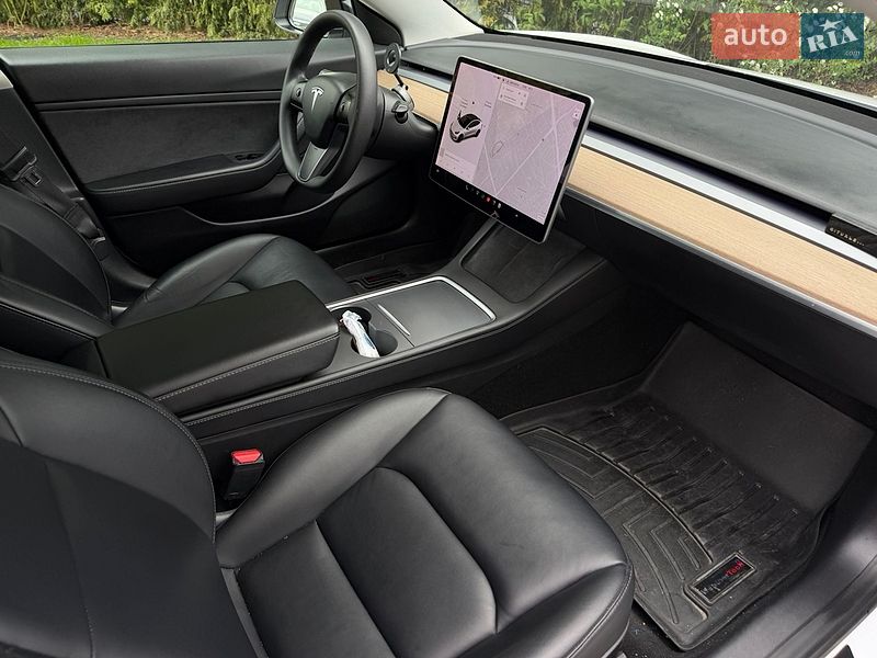 Седан Tesla Model 3 2020 в Києві